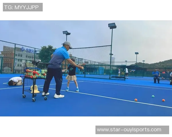 西安网球队团结协作展现团队精神与竞技风采的精彩瞬间